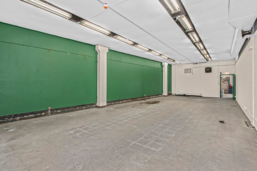 More Photos Of 3333 W Lake St, Chicago Manufacturing For Lease