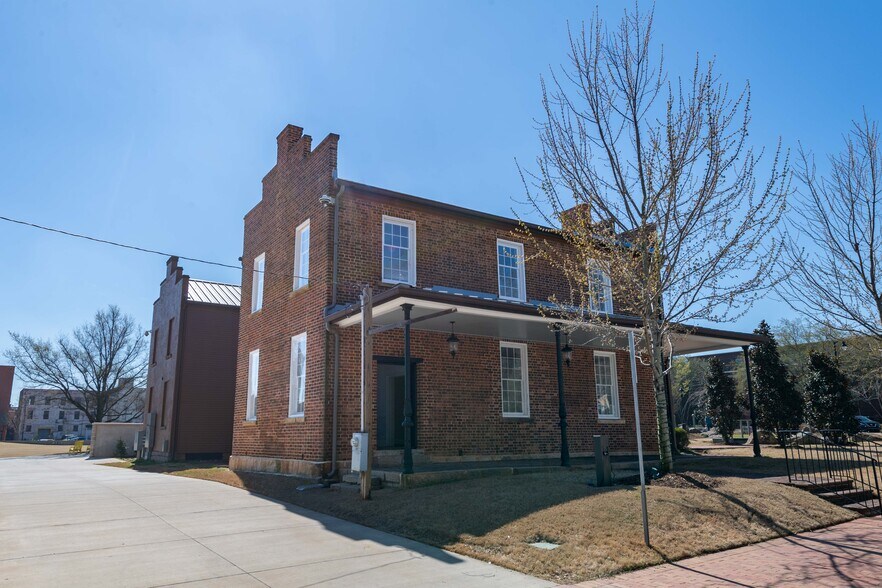 Primary Photo Of 115 S Jackson St, Salisbury Restaurant For Lease