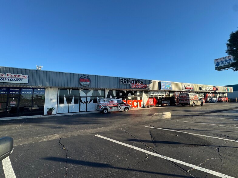 Primary Photo Of 1264 Market Cir, Port Charlotte Showroom For Lease