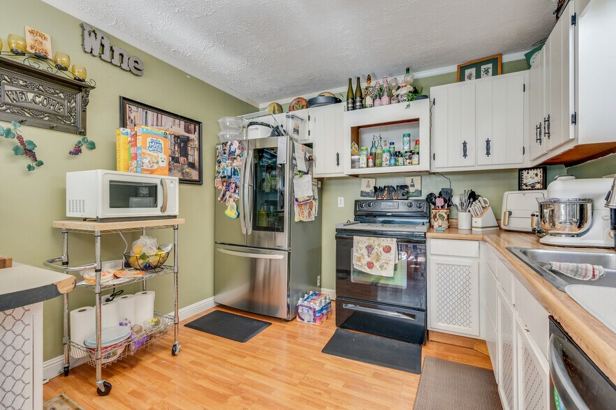 More Photos Of 5560 Highway 19 E, Hampton Manufacturing For Sale