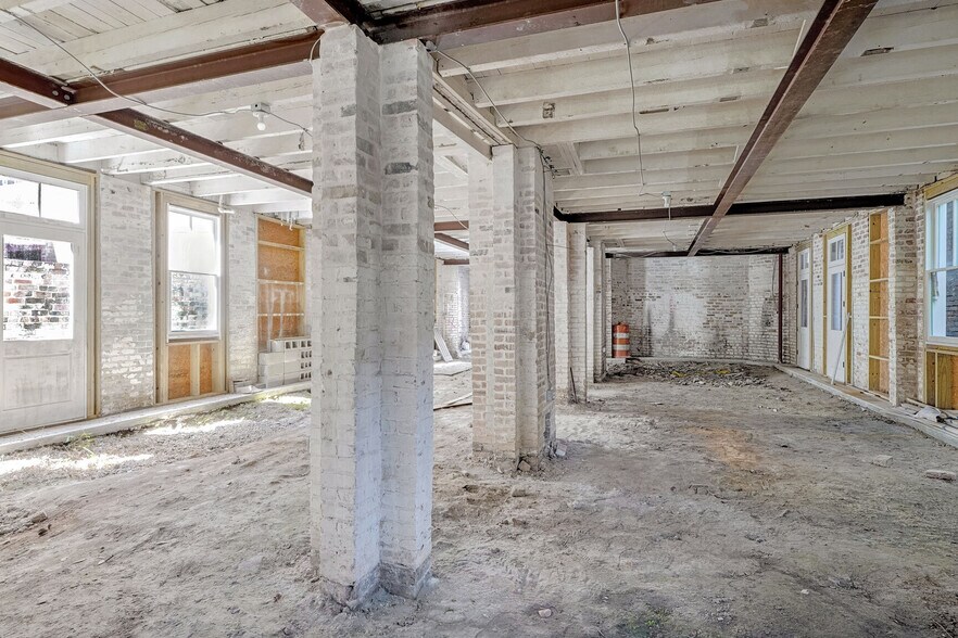 More Photos Of 818 Royal St, New Orleans Freestanding For Lease