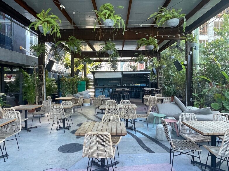 More Photos Of 268 SW 8th St, Miami Restaurant For Lease