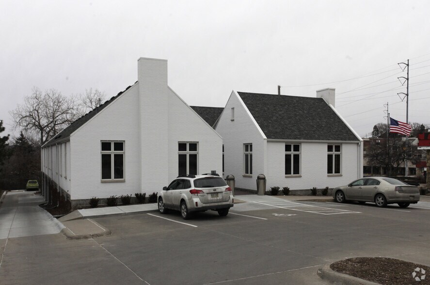 Primary Photo Of 1005 S 76th Ave, Omaha Medical For Lease