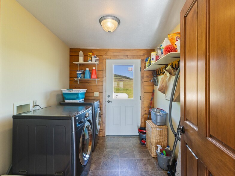 More Photos Of 29 Wineglass Loop S, Livingston Specialty For Sale