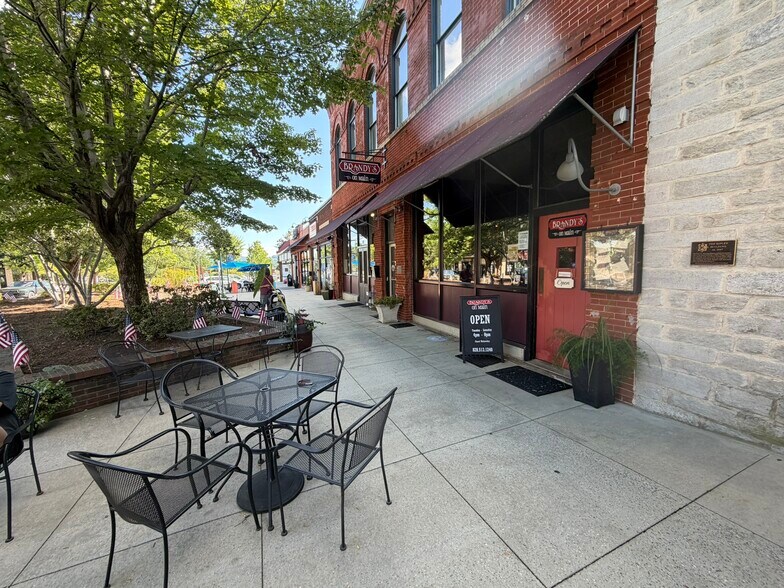 Primary Photo Of 111 S Main St, Hendersonville General Retail For Lease