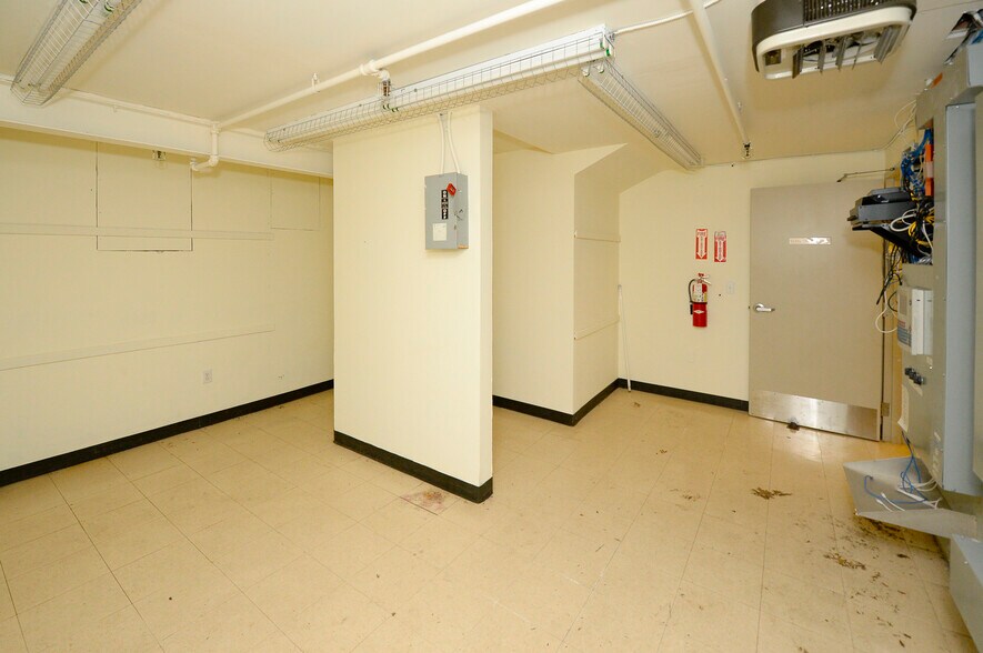 More Photos Of 222 E Ridgewood Ave, Ridgewood Freestanding For Lease