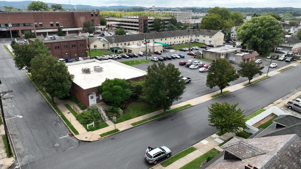 More Photos Of 2100 Ferry St, Easton Medical For Lease