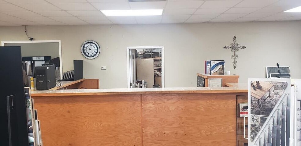 More Photos Of 616 S Broadway St, Mccomb Freestanding For Sale