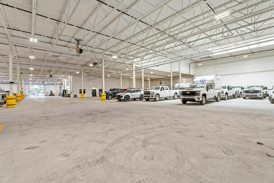 More Photos Of 4601 W Kellogg Dr, Wichita Industrial For Lease