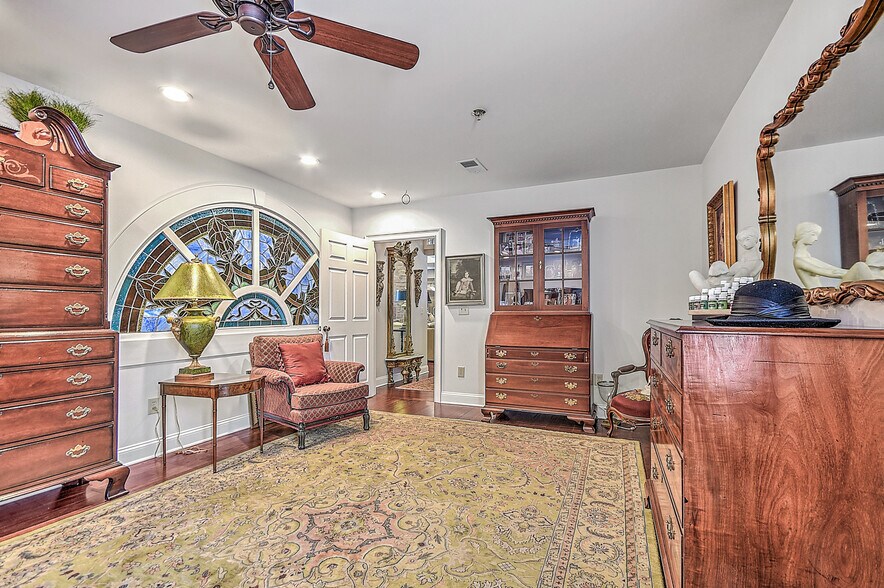 More Photos Of 220 Broad St, Kingsport Flex For Sale