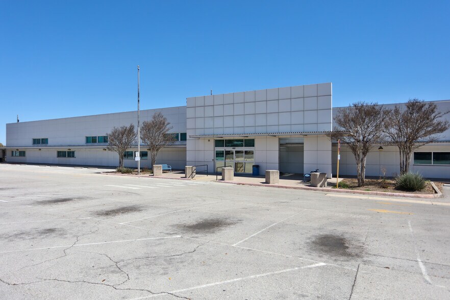 More Photos Of 7000 San Pedro Ave, San Antonio Storefront Retail Office For Sale