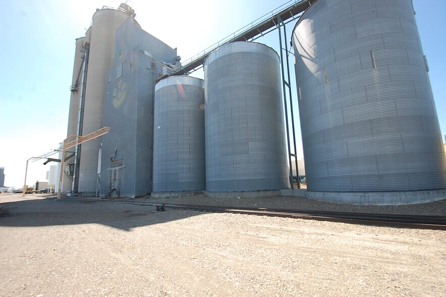 More Photos Of 415 9th Ave NE, Sidney Distribution For Sale