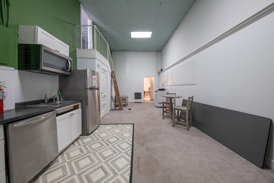 More Photos Of 524 S Elm St, Greensboro Loft Creative Space For Sale