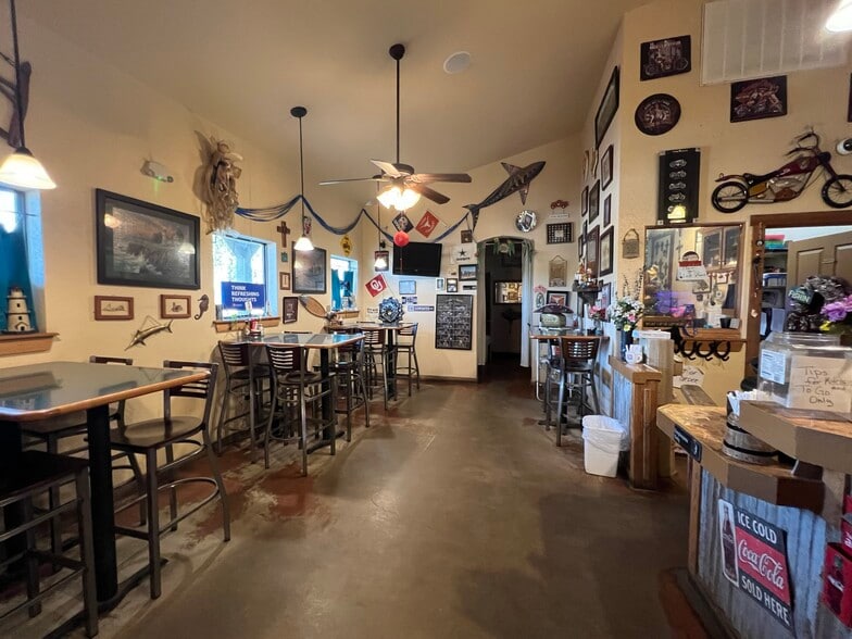 More Photos Of 8453 US Highway 181 N, Floresville Restaurant For Sale
