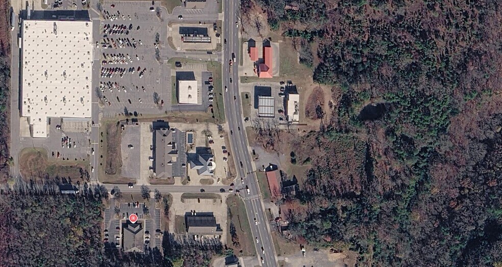 More Photos Of 2097 Highway 65 S, Clinton Storefront For Sale