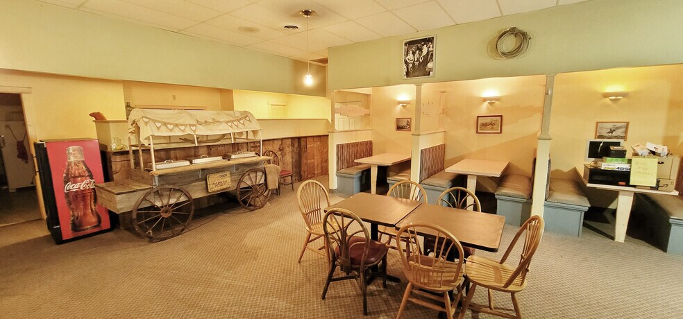 More Photos Of 2000 Hwy 130, Saratoga General Retail For Sale