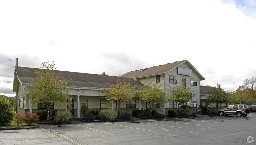 More Photos Of 300 W 4th St, Eureka Medical For Lease