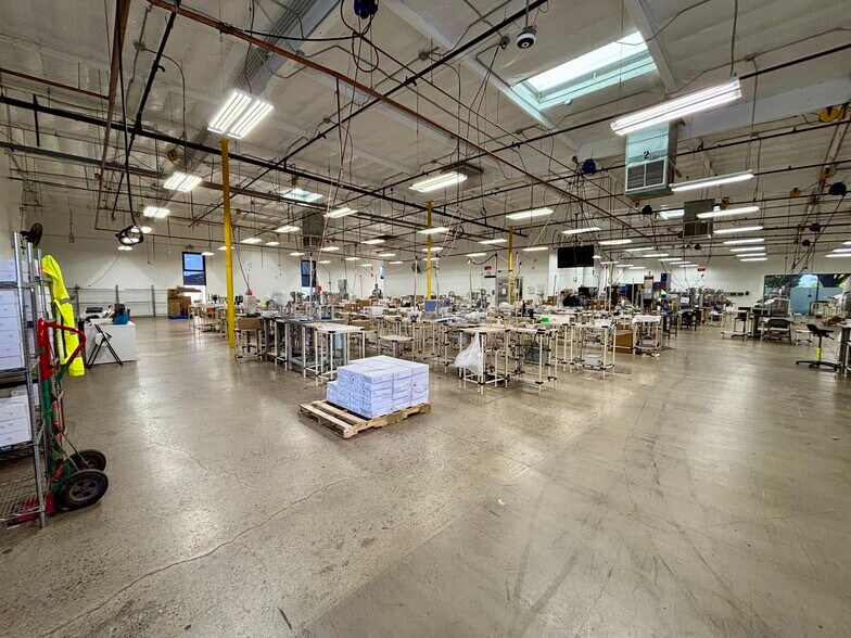 More Photos Of 1350 Stellar Dr, Oxnard Unknown For Lease