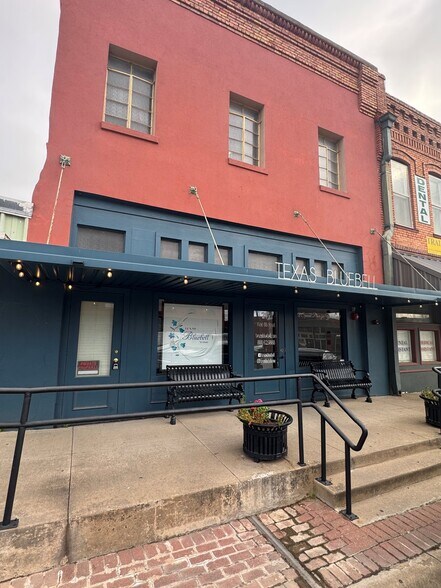 Primary Photo Of 215 W 6th St, Ferris Office For Sale