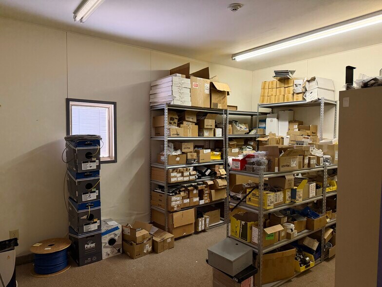 More Photos Of 104 Woodward Hill Rd, Edwardsville Office For Sale