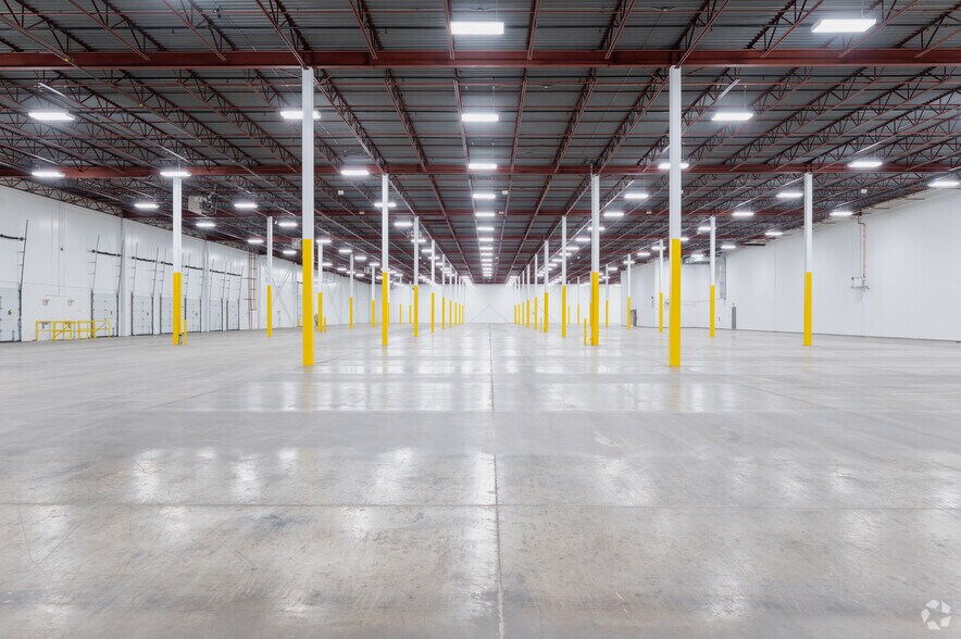 More Photos Of 2351 Upper Middle Rd E, Oakville Warehouse For Lease