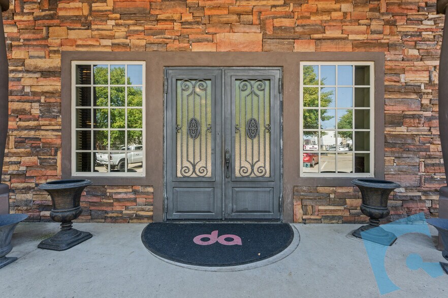 More Photos Of 23 Mission Ln, Colleyville Office For Sale
