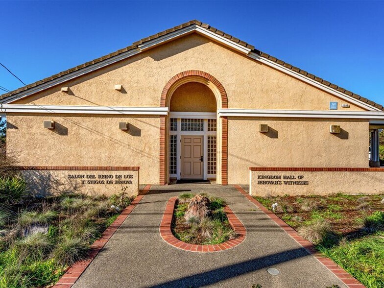 More Photos Of 1105 University St, Healdsburg Religious Facility For Sale