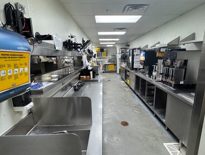 More Photos Of 11475 Cinema Dr, Diberville Restaurant For Sale