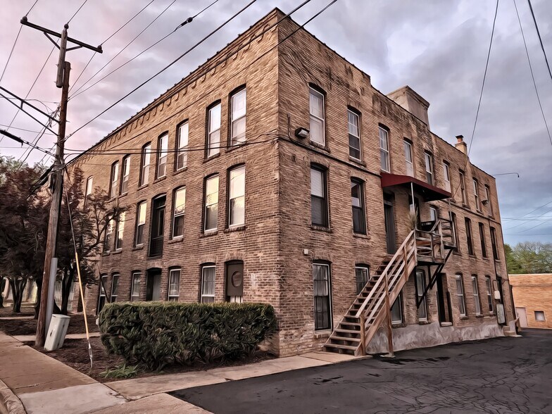 More Photos Of 9-23 N Union St, Elgin Office For Lease