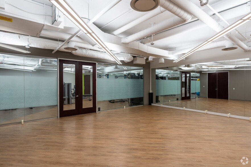 More Photos Of 10 N Martingale Rd, Schaumburg Coworking Space