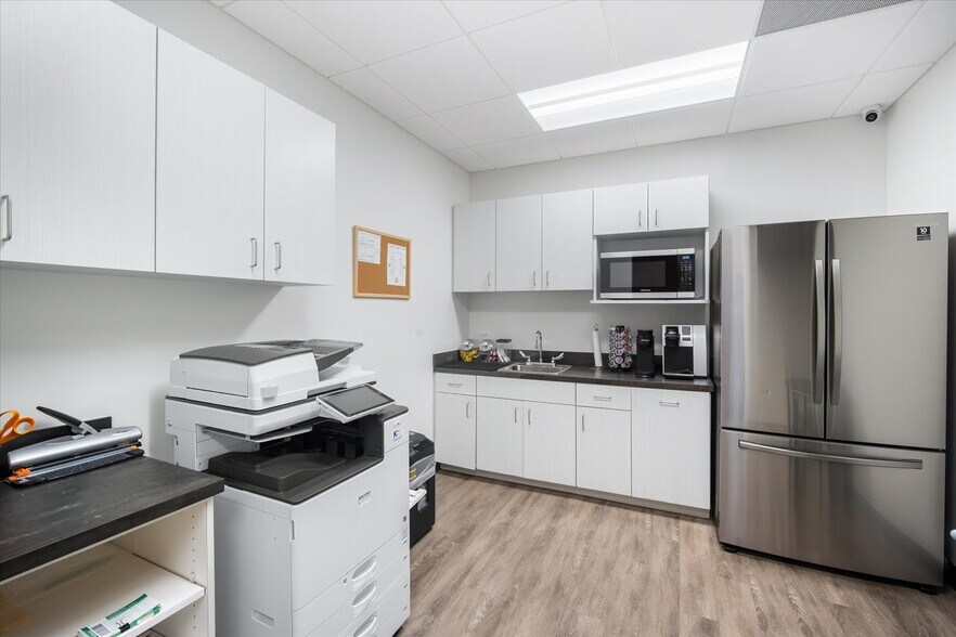 More Photos Of 201 E Kennedy Blvd, Tampa Office For Lease