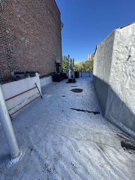 More Photos Of 280 Manhattan Ave, New York Apartments For Sale