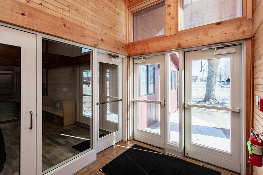 More Photos Of 1380 NE 66th Ave, Des Moines Flex For Sale