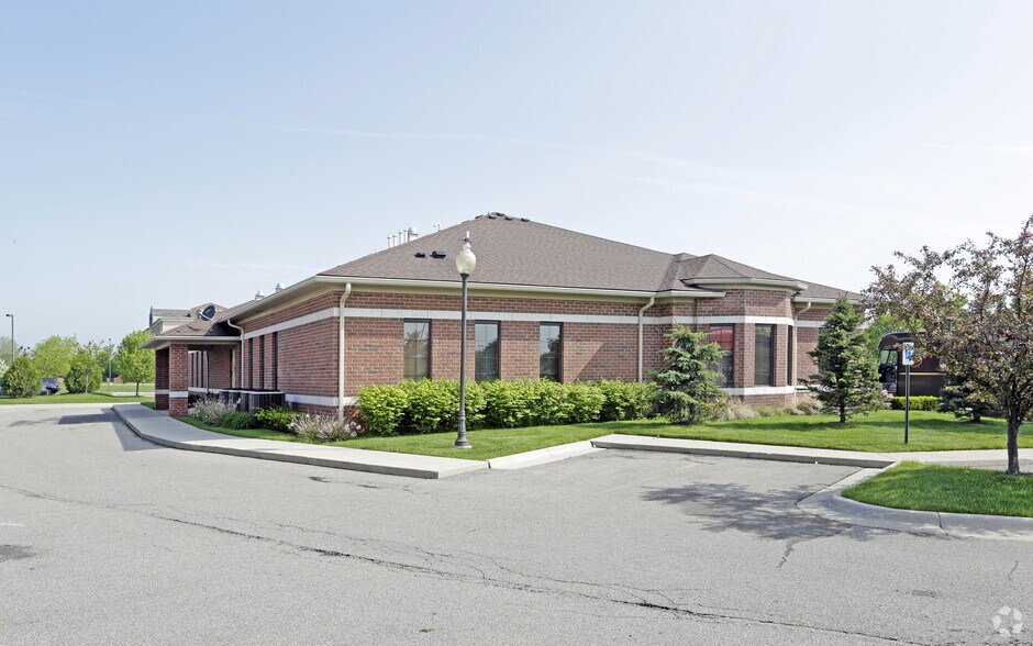 More Photos Of 45399 Utica Park Blvd, Utica Office For Sale