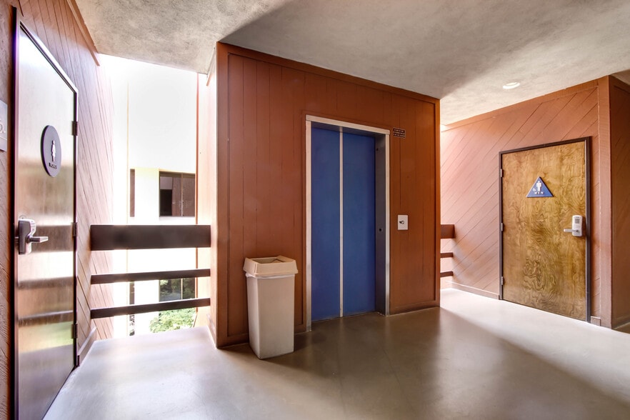 More Photos Of 260 Maple Ct, Ventura Unknown For Lease