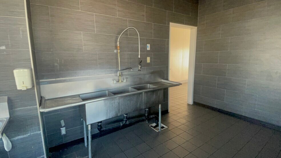 More Photos Of 2675-2685 S Eastern Ave, Las Vegas Unknown For Lease