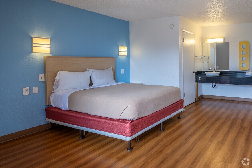 More Photos Of 2738 N Monroe St, Tallahassee Hotel For Sale