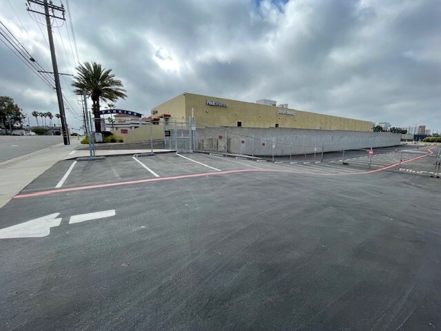 More Photos Of 1917-1921 E Mariposa Ave, El Segundo Warehouse For Lease