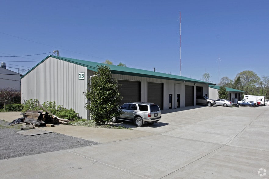 Primary Photo Of 3924-3926 Dickerson Pike, Nashville Service For Lease