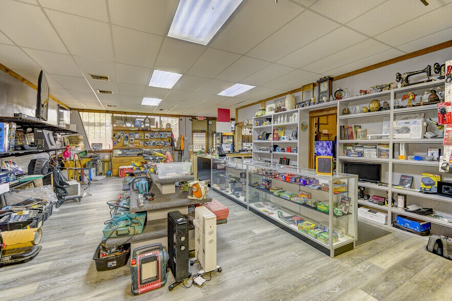 More Photos Of 3412 Washington St, Vicksburg Freestanding For Sale