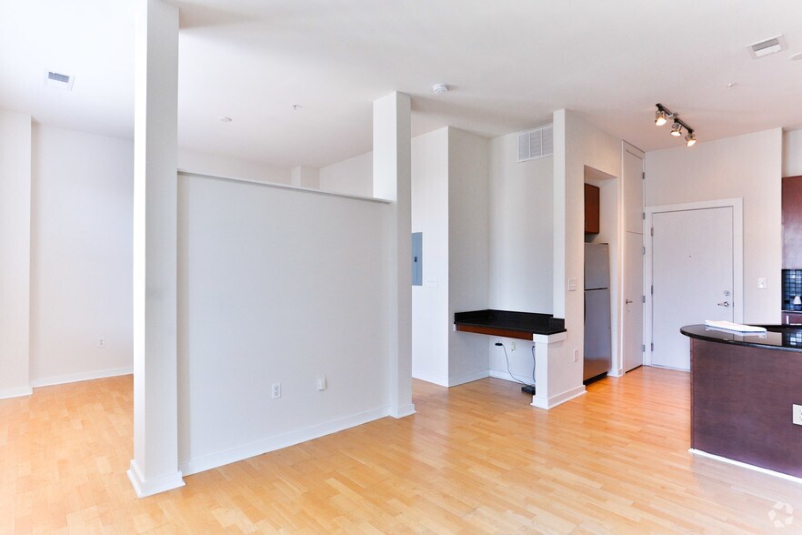 More Photos Of 810 E 7th St, Charlotte Apartments For Lease