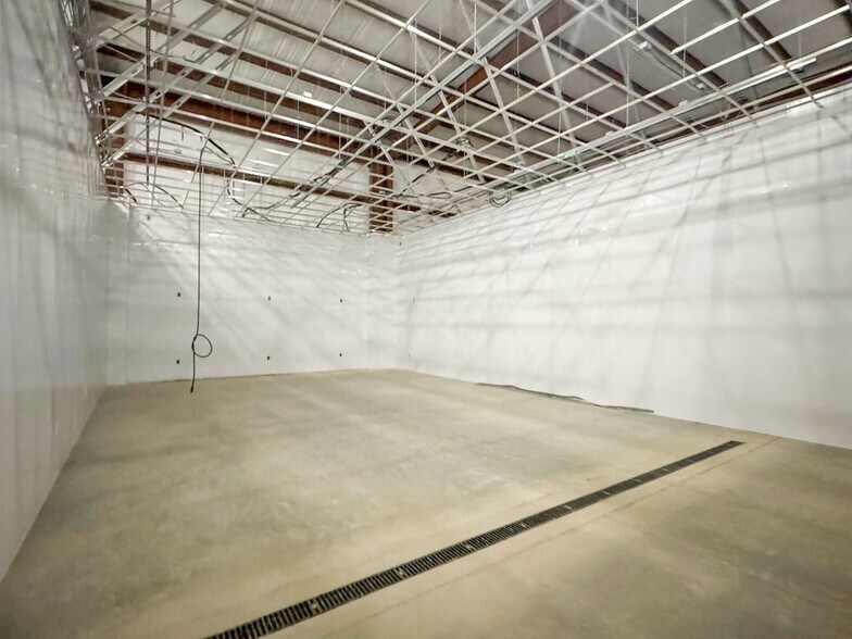 More Photos Of 369 Enterprise Dr, Batesville Industrial For Sale