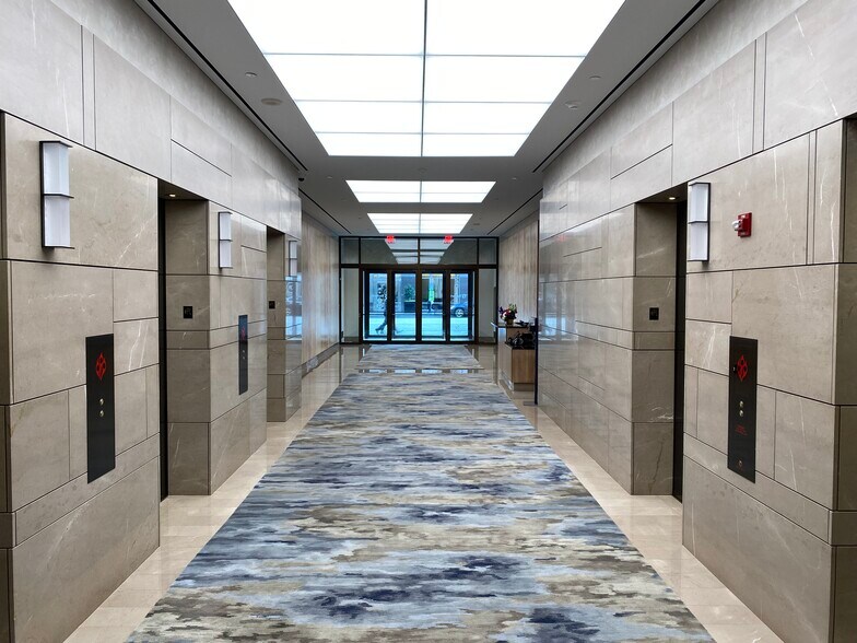 More Photos Of 975 F St NW, Washington Office For Lease