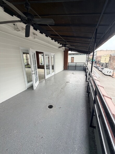 More Photos Of 309-315 W Saint Julian St, Savannah Storefront For Lease