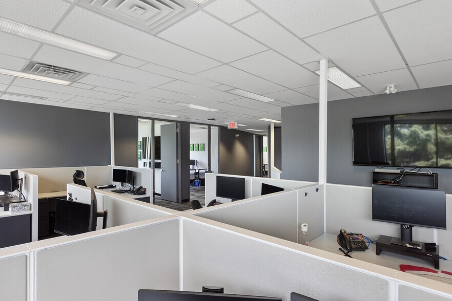 More Photos Of 2460 Lancaster Rd, Ottawa Office For Lease