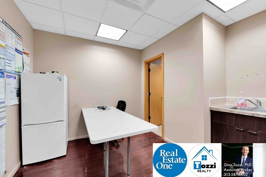 More Photos Of 27253 Van Dyke Ave, Warren Medical For Lease