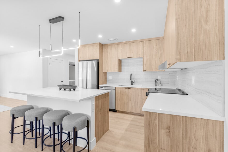 More Photos Of 2616 Lakeview Dr, Naples Apartments For Sale