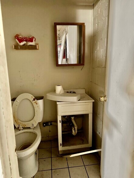 More Photos Of , Hazel Crest General Retail For Sale