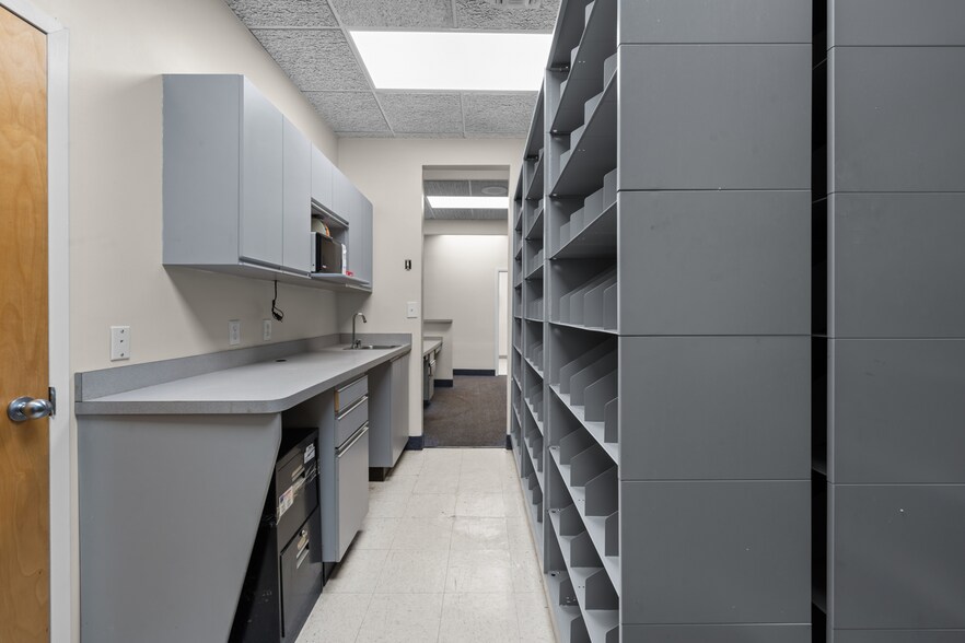 More Photos Of 1097 Old Country Rd, Plainview Medical For Lease