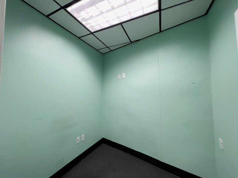 More Photos Of 3400 NE 2nd Ave, Miami Restaurant For Sale